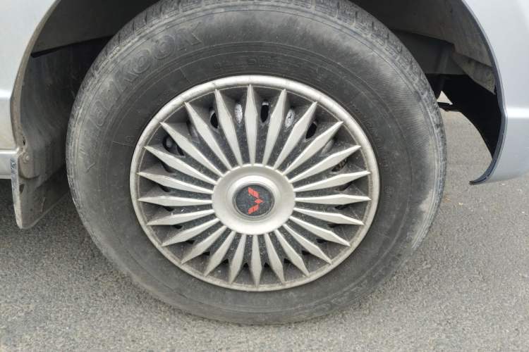 Used Wuling Rongguang 2019 1.2L S Van Utility Model with 2 Seats Right Front Wheel Hub