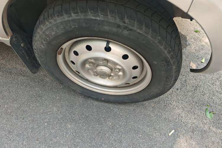Used Wuling Rongguang 2019 1.5L Extended-Body Van Base Model with 2 Seats Right Front Wheel Hub