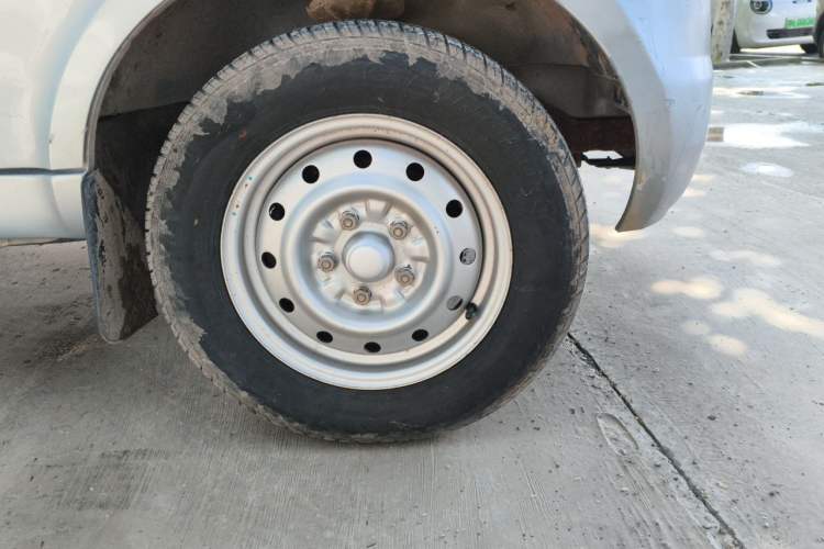 Used Wuling Rongguang 2019 1.5L Extended-Body Van Base Model with 2 Seats Right Front Wheel Hub