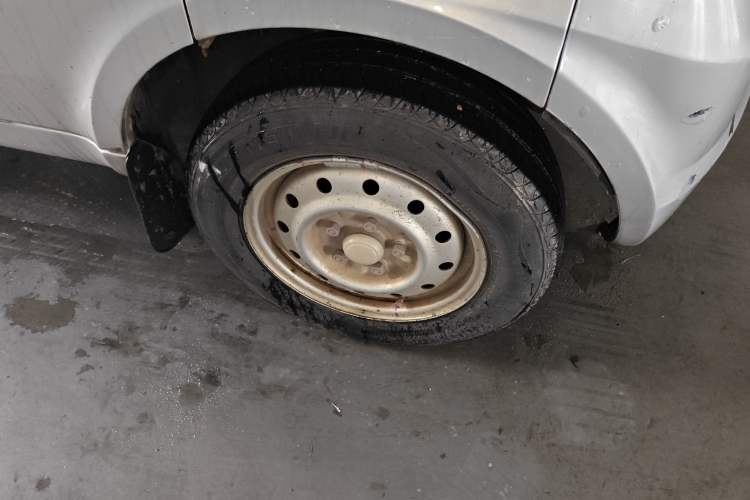 Used Wuling Rongguang 2019 1.5L Extended-Body Van Base Model with 5 Seats Right Front Wheel Hub