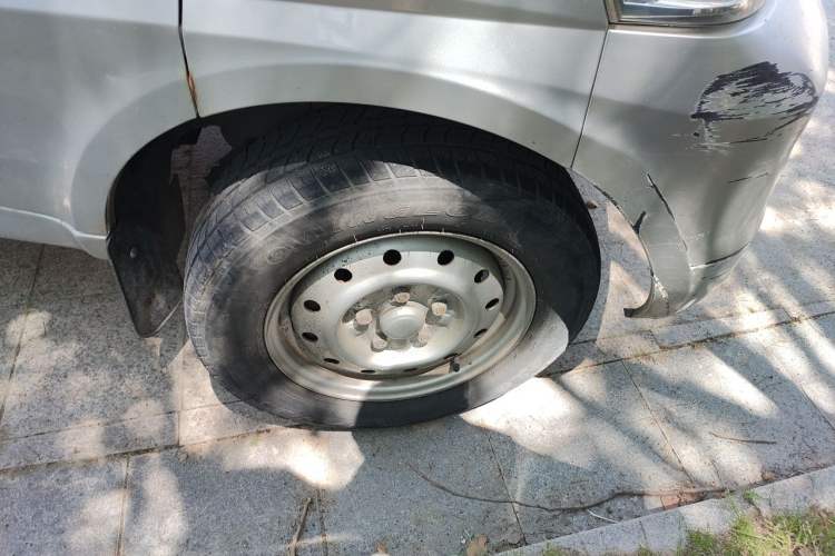 Used Wuling Rongguang 2019 1.5L Extended-Body Van Base Model with 2 Seats Right Front Wheel Hub
