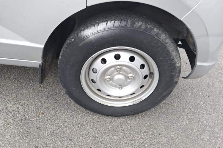 Used Wuling Rongguang 2019 1.5L S Base Version Right Front Wheel Hub