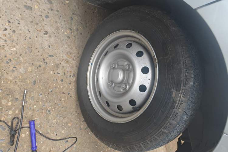 Used Wuling Rongguang 2019 1.2L S Base Model Right Front Wheel Hub