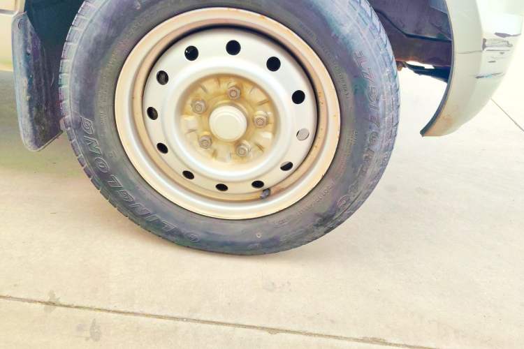 Used Wuling Rongguang 2019 1.5L Extended Basic Version Right Front Wheel Hub