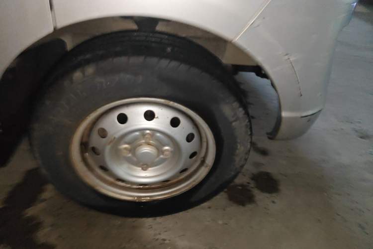 Used Wuling Rongguang 2019 1.2L S Base Model Right Front Wheel Hub