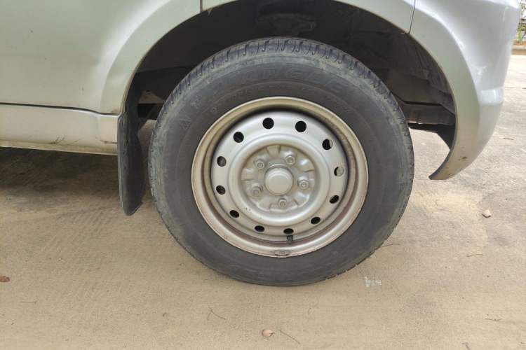 Used Wuling Rongguang 2019 1.5L Extended-Body Van Base Model with 2 Seats Right Front Wheel Hub