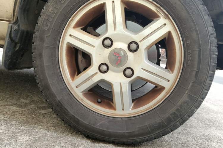 Used Wuling Rongguang 2019 1.2L S Standard Model Right Front Wheel Hub
