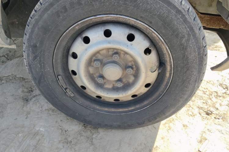Used Wuling Rongguang 2019 1.5L Extended Basic Version Right Front Wheel Hub