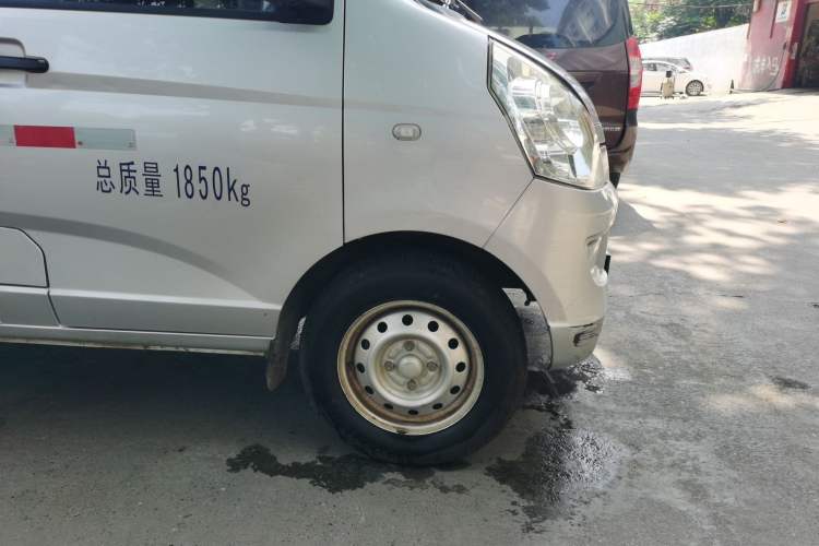 Used Wuling Rongguang 2019 1.2L S Van Utility Model with 2 Seats Right Front Wheel Hub