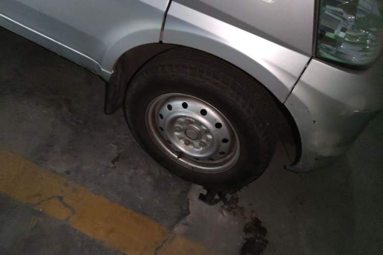 Used Wuling Rongguang 2019 1.5L Extended Basic Version Right Front Wheel Hub