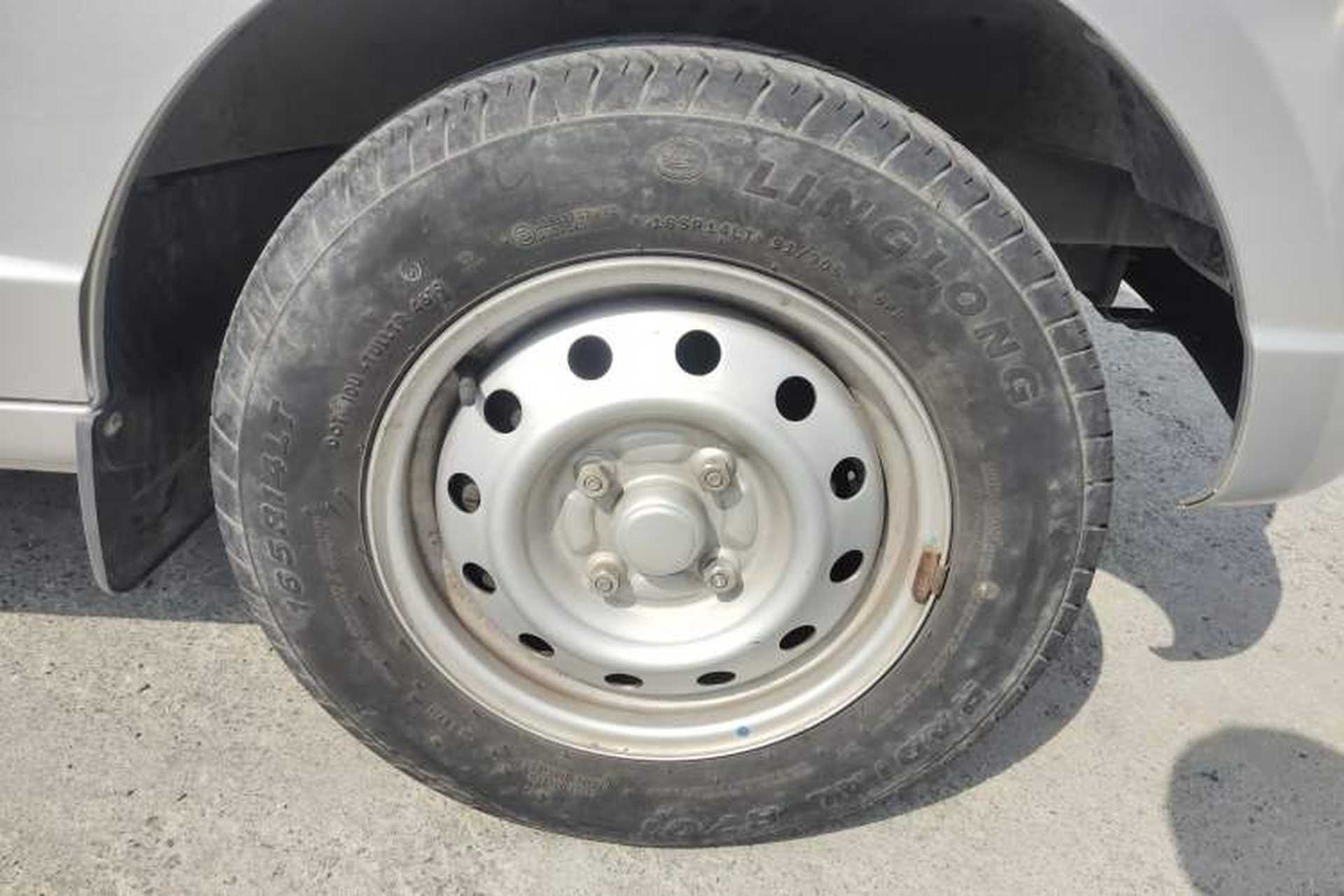 Used Wuling Rongguang 2019 1.2L S Van Standard Model with 5 Seats Right Front Wheel Hub