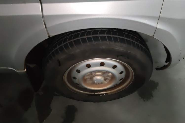 Used Wuling Rongguang 2019 1.5L Extended-Body Van Base Model with 2 Seats Right Front Wheel Hub