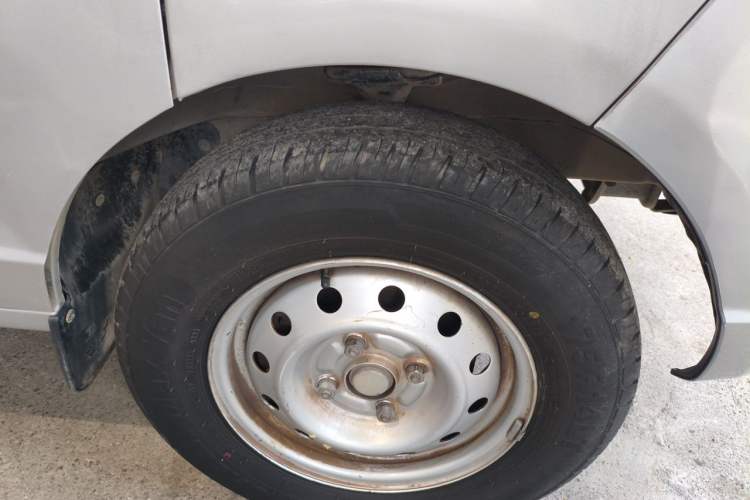 Used Wuling Rongguang 2019 1.2L S Base Model Right Front Wheel Hub