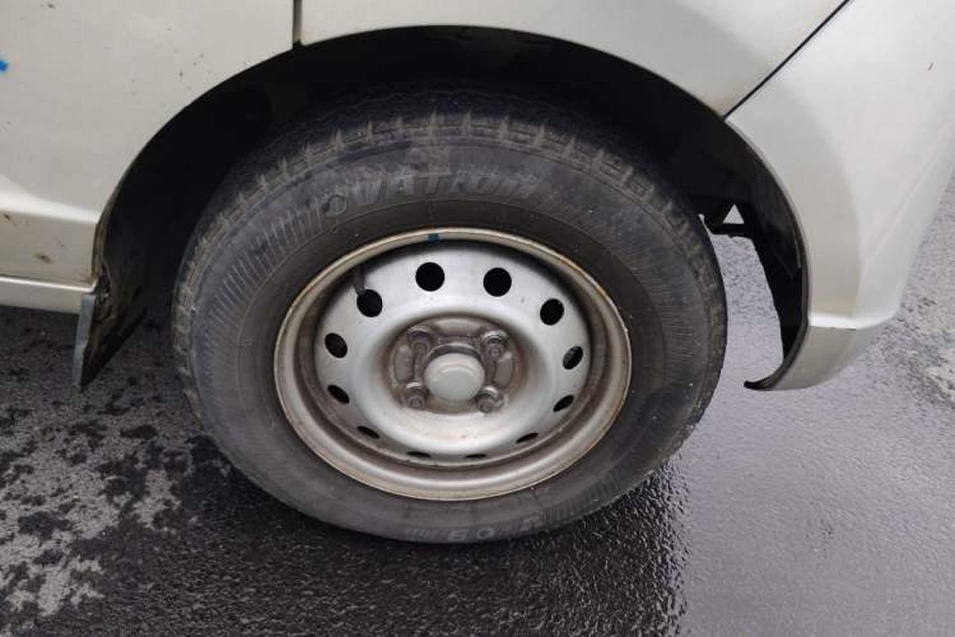 Used Wuling Rongguang 2019 1.2L S Van Standard Model with 5 Seats Right Front Wheel Hub
