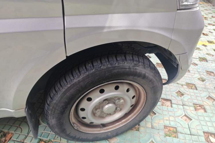 Used Wuling Rongguang 2019 1.5L Extended-Body Van Base Model with 2 Seats Right Front Wheel Hub