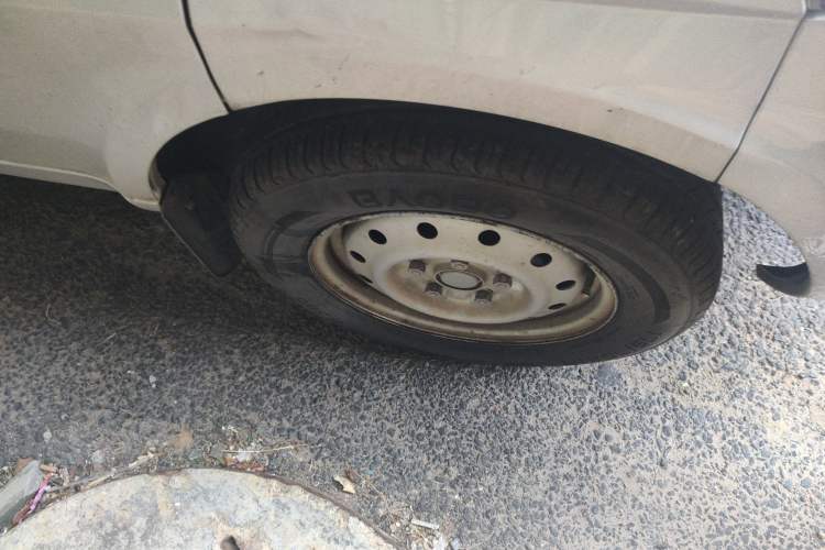 Used Wuling Rongguang 2019 1.5L Extended Basic Version Right Front Wheel Hub