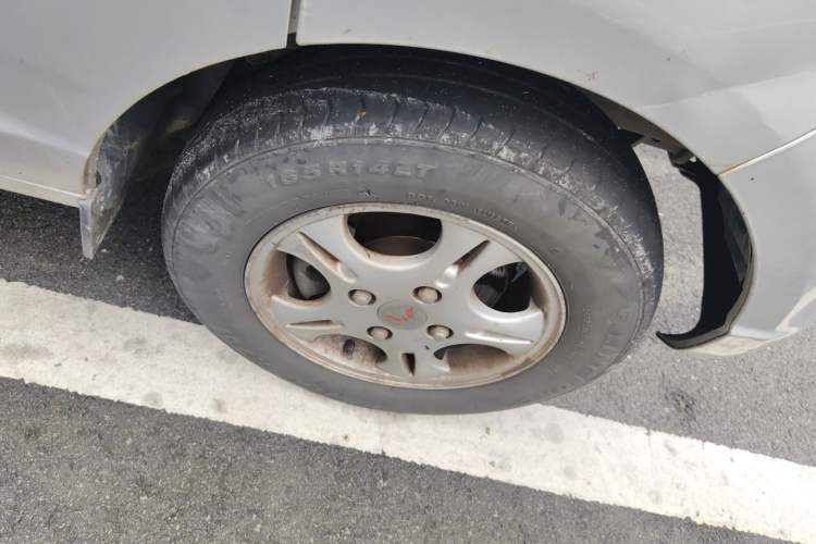 Used Wuling Rongguang 2019 1.2L S Base Model Right Front Wheel Hub