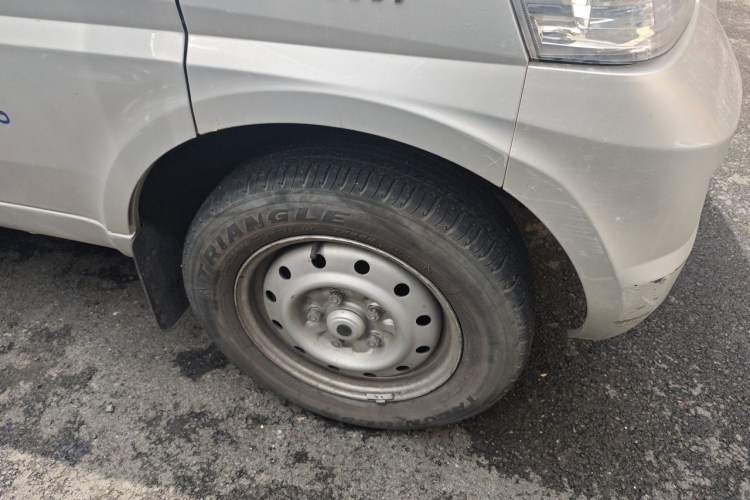 Used Wuling Rongguang 2019 1.5L Extended-Body Van Base Model with 2 Seats Right Front Wheel Hub