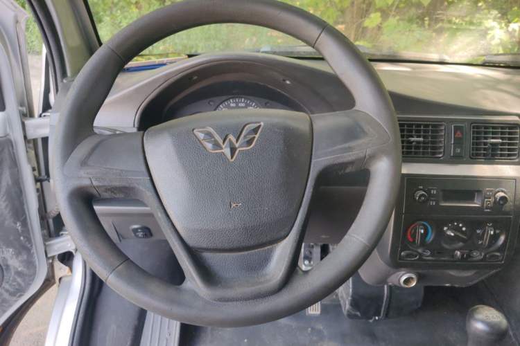 Used Wuling Rongguang 2019 1.5L Extended-Body Van Base Model with 5 Seats Steering Wheel