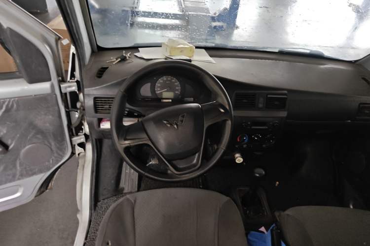 Used Wuling Rongguang 2019 1.5L Extended-Body Van Base Model with 5 Seats Steering Wheel
