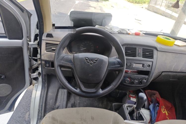 Used Wuling Rongguang 2019 1.2L S Van Standard Model with 5 Seats Steering Wheel