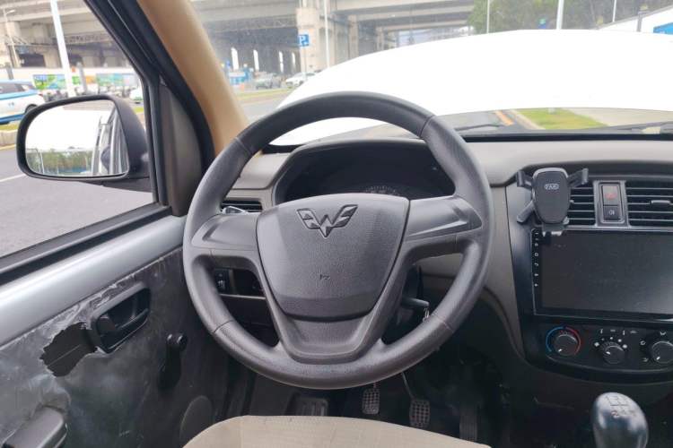Used Wuling Rongguang 2019 1.2L S Van Standard Model with 5 Seats Steering Wheel