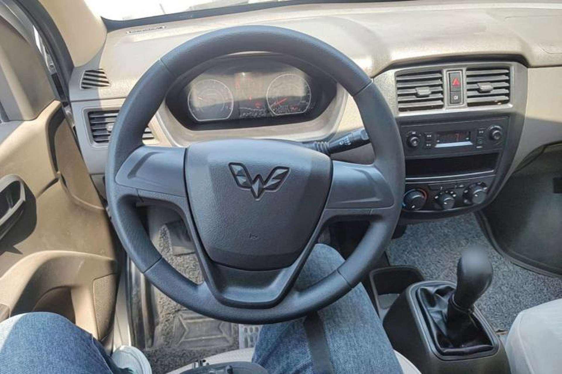 Used Wuling Rongguang 2019 1.2L S Van Standard Model with 5 Seats Steering Wheel