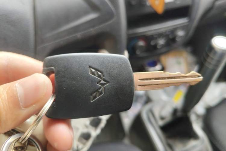 Used Wuling Rongguang 2019 1.2L S Van Utility Model with 2 Seats Vehicle Key