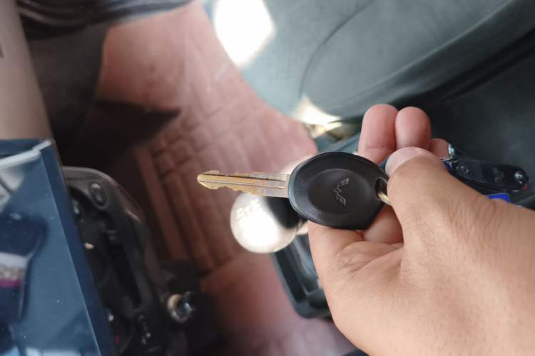 Used Wuling Rongguang 2019 1.5L Extended-Body Van Base Model with 2 Seats Vehicle Key