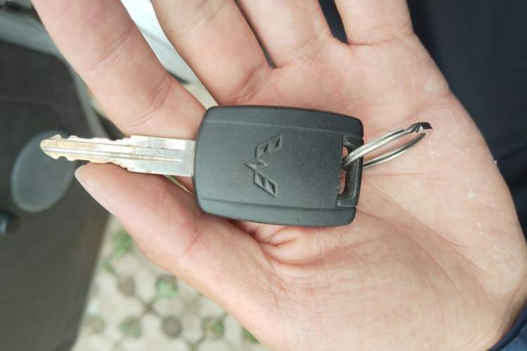 Used Wuling Rongguang 2019 1.2L S Van Utility Model with 2 Seats Vehicle Key