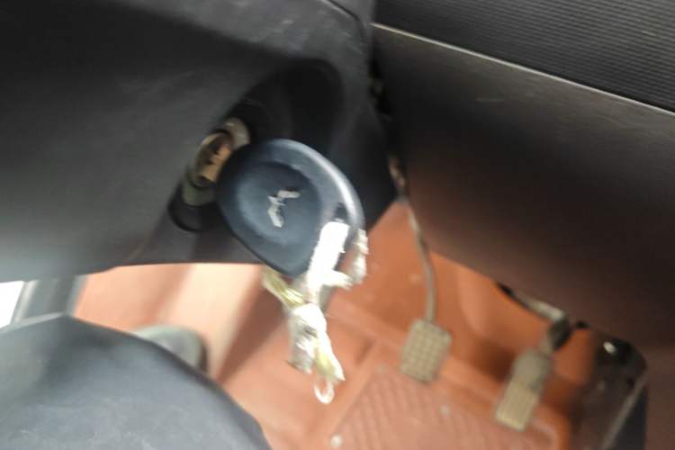 Used Wuling Rongguang 2019 1.5L Extended-Body Van Base Model with 2 Seats Vehicle Key