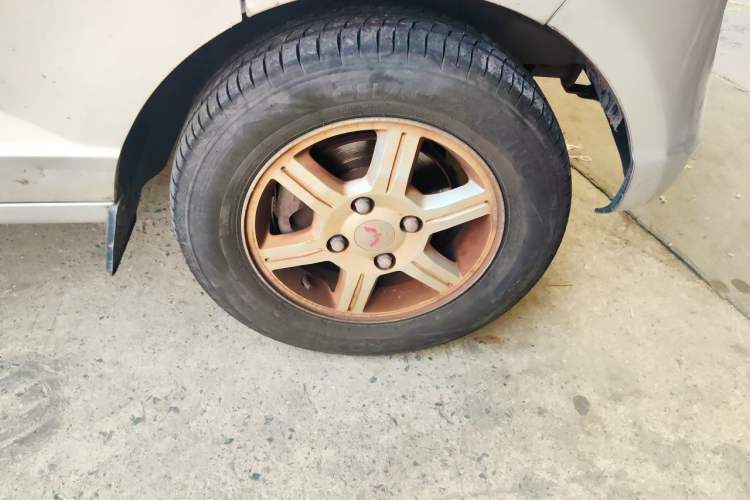 Used Wuling Rongguang 2019 1.5L S Standard Edition Right Front Wheel Hub
