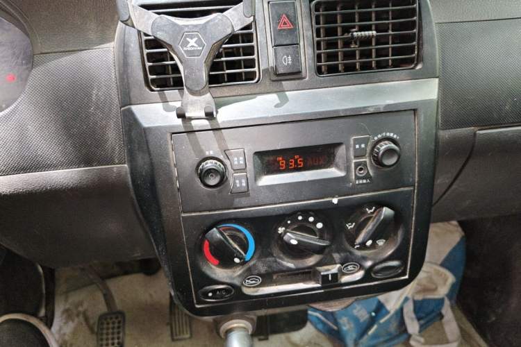 Used Wuling Rongguang 2019 1.5L Extended Basic Version Audio And AC Panel