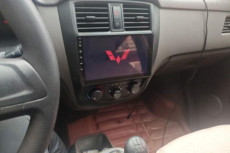 Used Wuling Rongguang 2019 1.2L S Van Standard Model with 5 Seats Audio And AC Panel