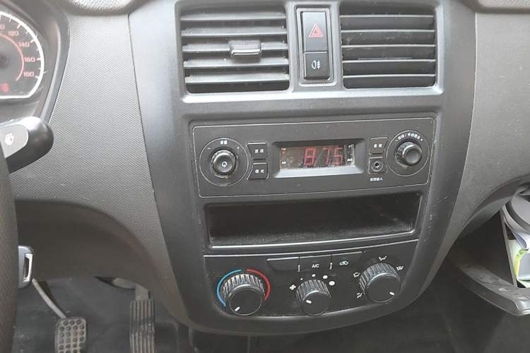 Used Wuling Rongguang 2019 1.5L S Base Version Audio And AC Panel
