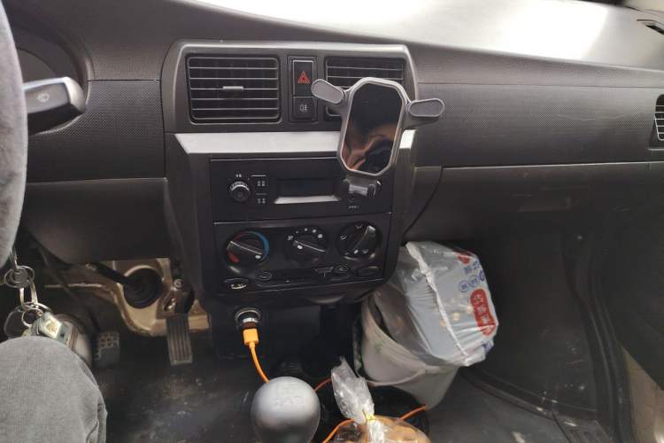 Used Wuling Rongguang 2019 1.5L Extended Basic Version Audio And AC Panel