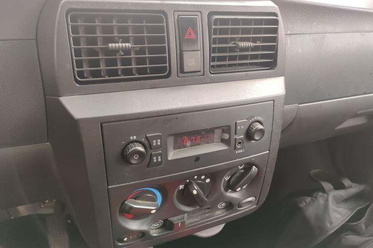 Used Wuling Rongguang 2019 1.5L Extended-Body Van Base Model with 5 Seats Audio And AC Panel