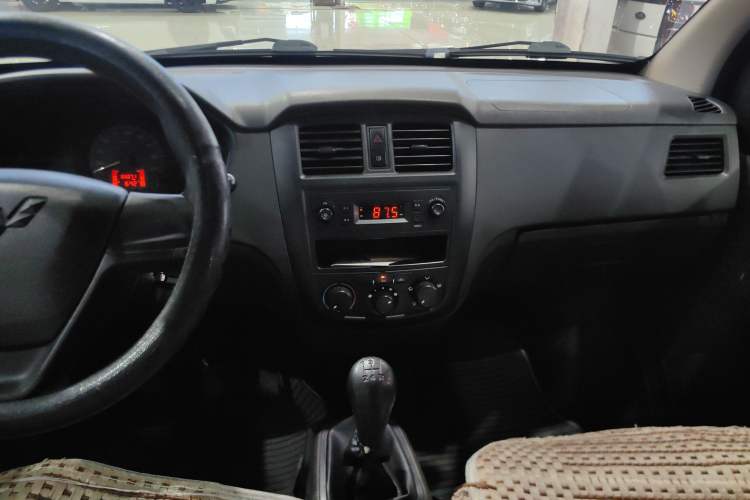 Used Wuling Rongguang 2019 1.2L S Van Standard Model with 5 Seats Audio And AC Panel