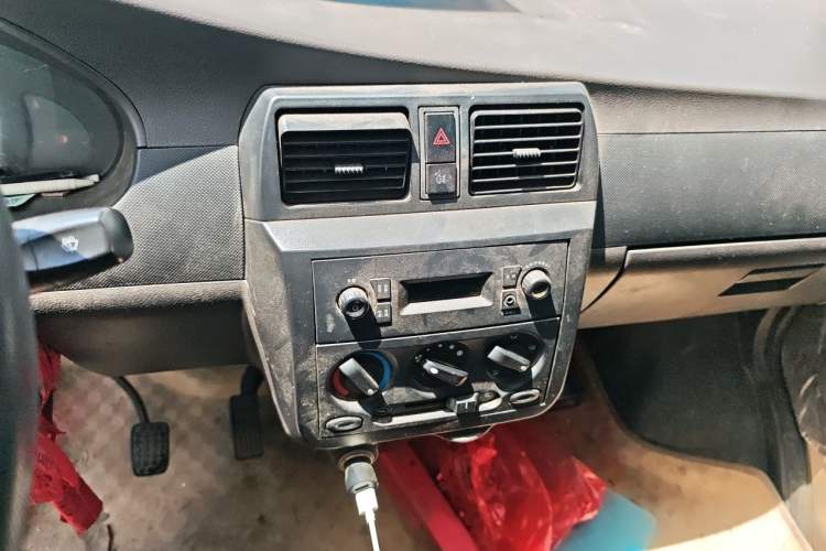 Used Wuling Rongguang 2019 1.5L Extended Basic Version Audio And AC Panel