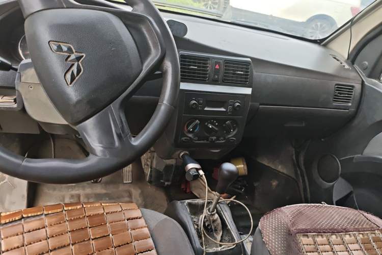 Used Wuling Rongguang 2019 1.5L Extended-Body Van Base Model with 5 Seats Center Console