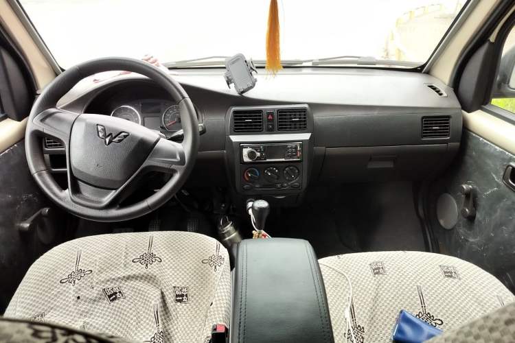 Used Wuling Rongguang 2019 1.5L Extended Basic Version Center Console