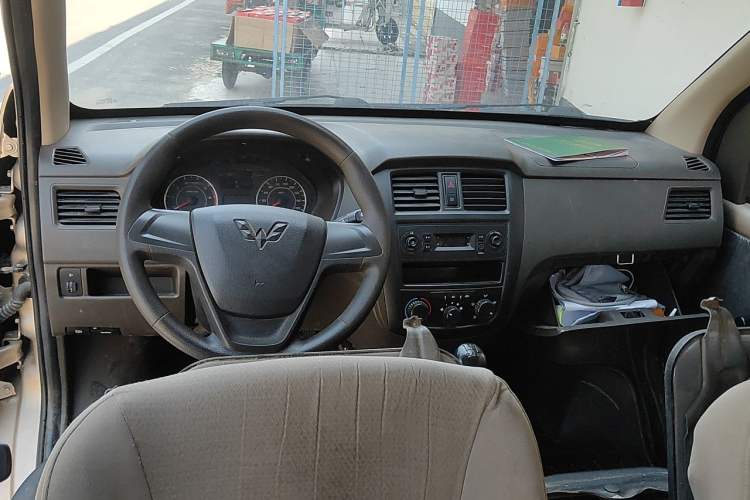 Used Wuling Rongguang 2019 1.5L S Base Version Center Console