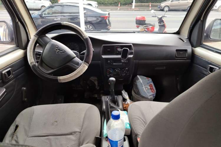 Used Wuling Rongguang 2019 1.5L Extended Basic Version Center Console
