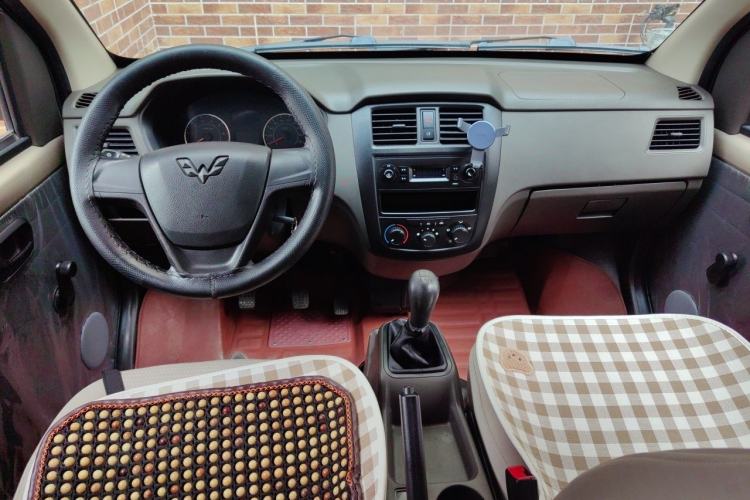 Used Wuling Rongguang 2019 1.5L S Base Version Center Console