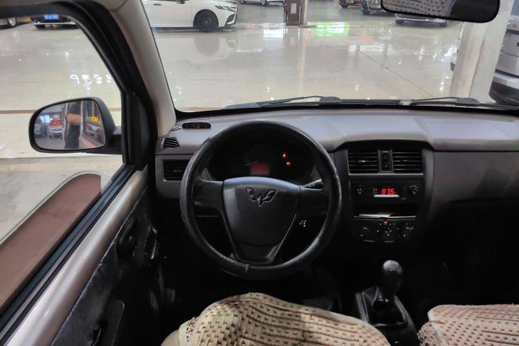 Used Wuling Rongguang 2019 1.2L S Van Standard Model with 5 Seats Center Console