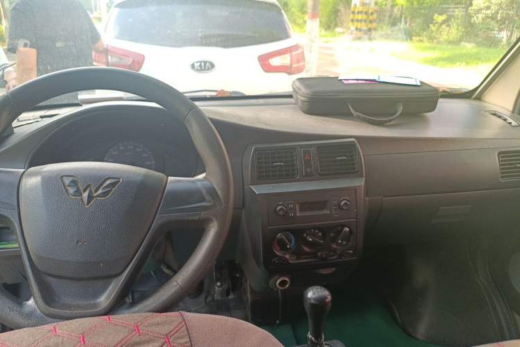 Used Wuling Rongguang 2019 1.5L Extended Basic Version Center Console