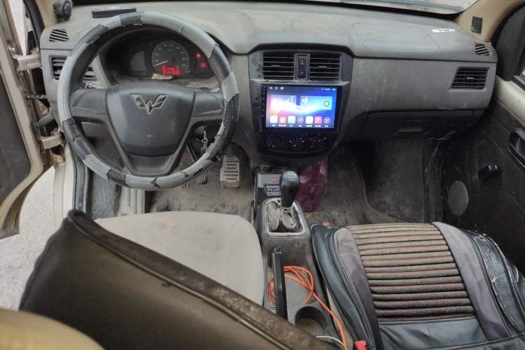 Used Wuling Rongguang 2019 1.2L S Base Model Center Console