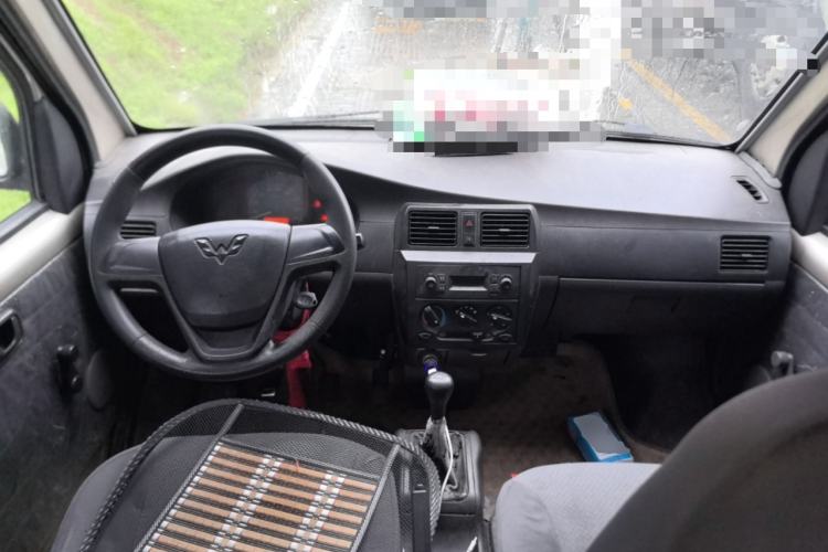Used Wuling Rongguang 2019 1.5L Extended Basic Version Center Console