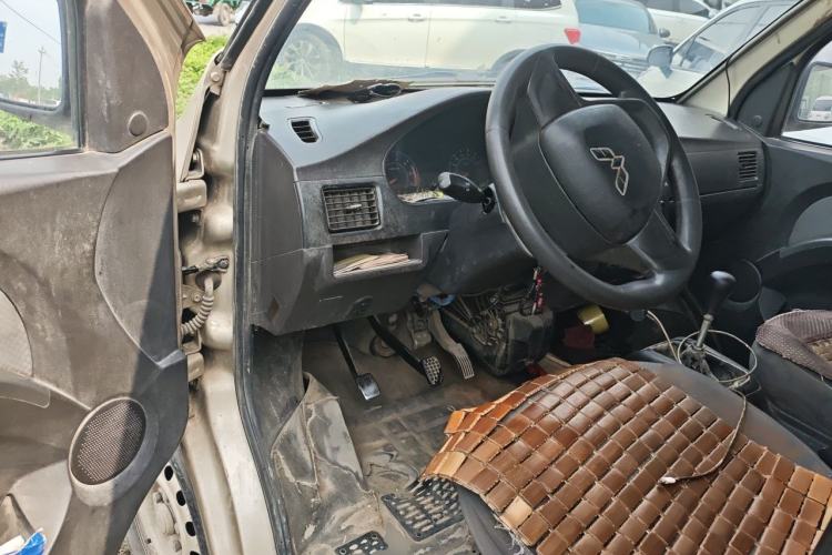 Used Wuling Rongguang 2019 1.5L Extended-Body Van Base Model with 5 Seats Driver Seat