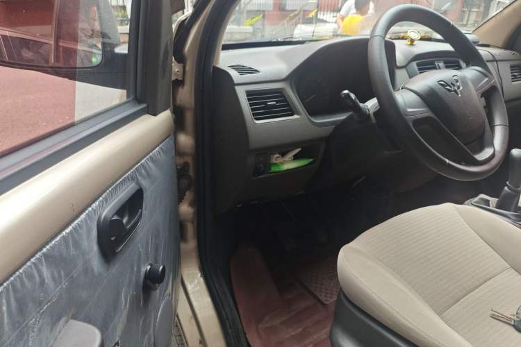 Used Wuling Rongguang 2019 1.2L S Van Standard Model with 5 Seats Driver Seat
